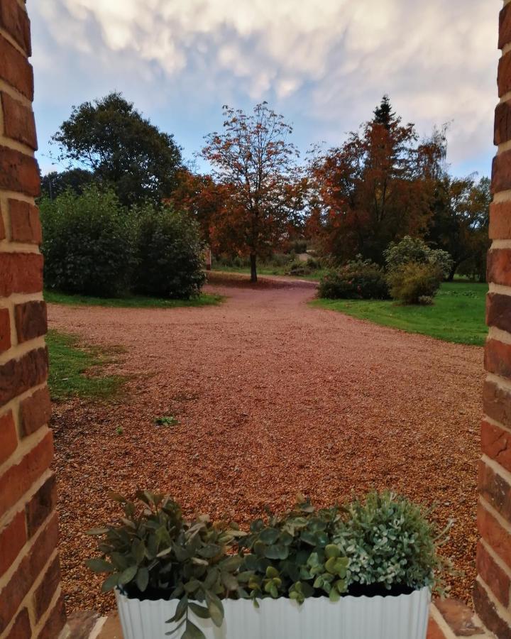 Le Clos Bel Ami Chambre D'Hotes Avec Piscine Bec-de-Mortagne Exteriör bild